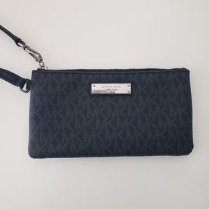 Michael kors wristlet